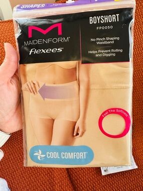 Maidenform Flexees Boyshorts in Nude